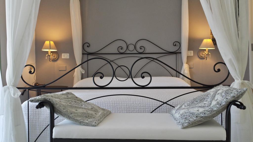 La Locanda Della Castellana Adults Only Пешичи Стая снимка