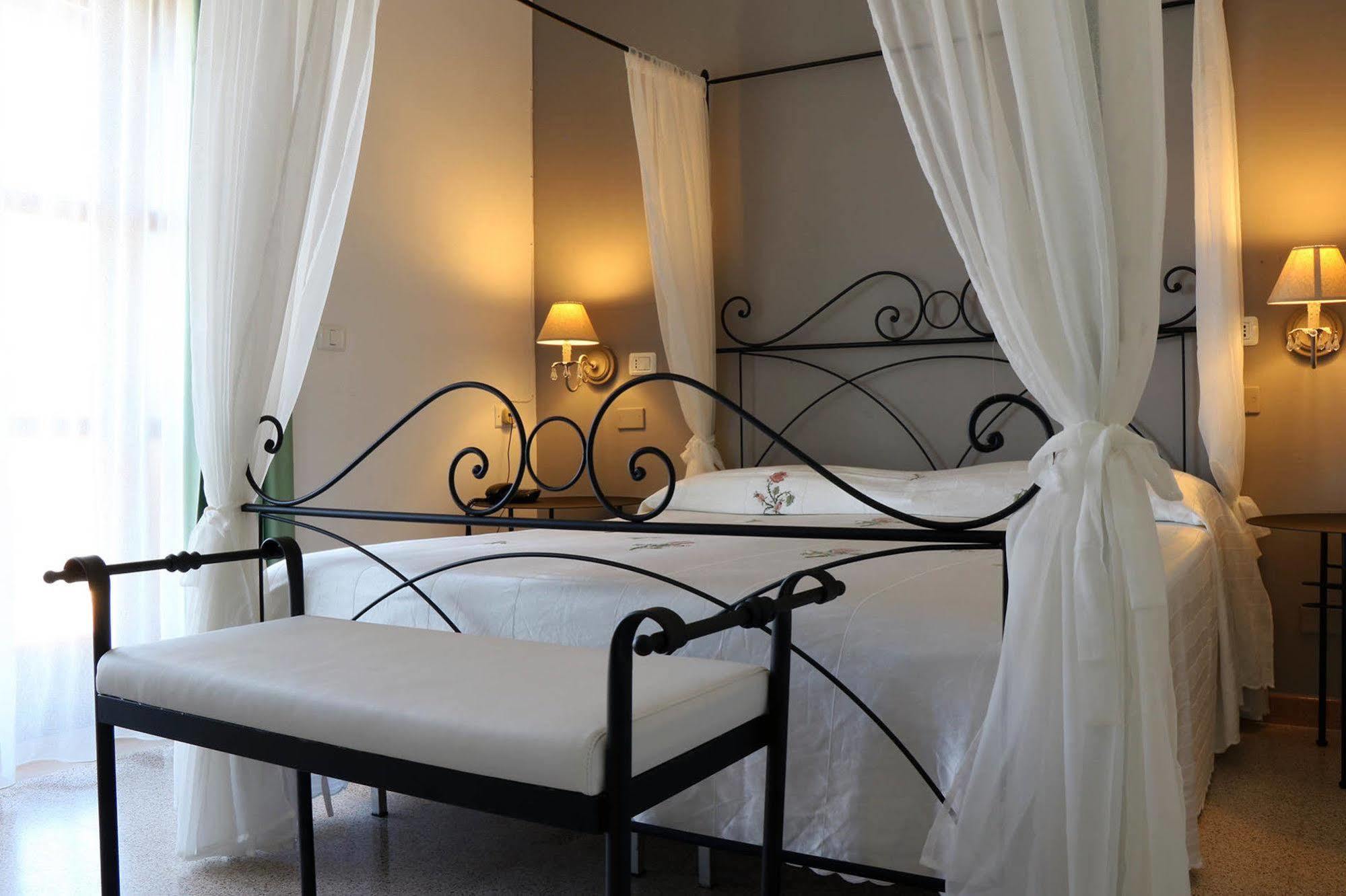 La Locanda Della Castellana Adults Only Пешичи Екстериор снимка